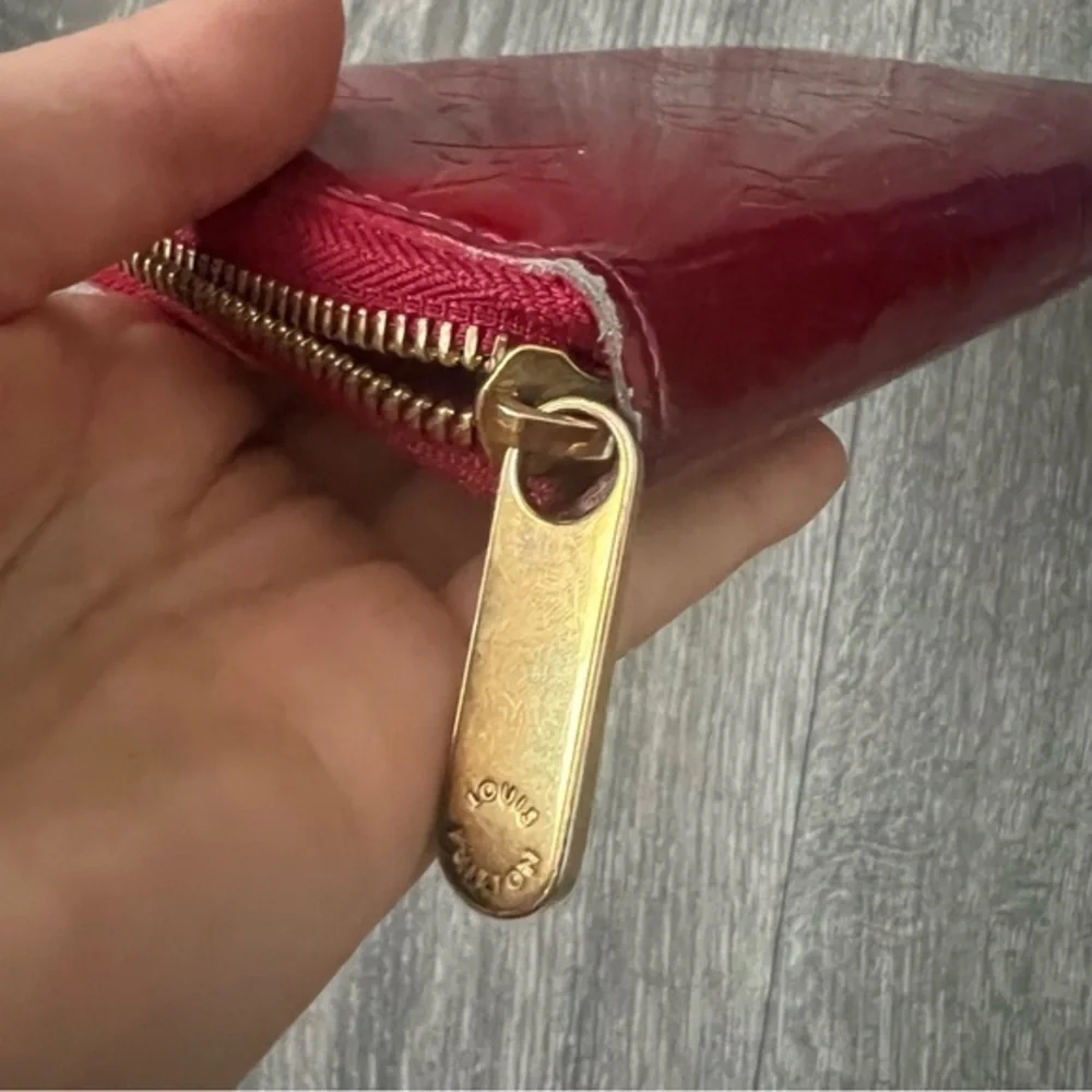 Authenticated Used Louis Vuitton Zippy Wallet  Monogram Vernis Pomme d'Amour Red - Picture 15 of 16
